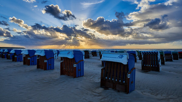 G wie Gegenlicht (Strandkörbe am Strand von Warnemünde)